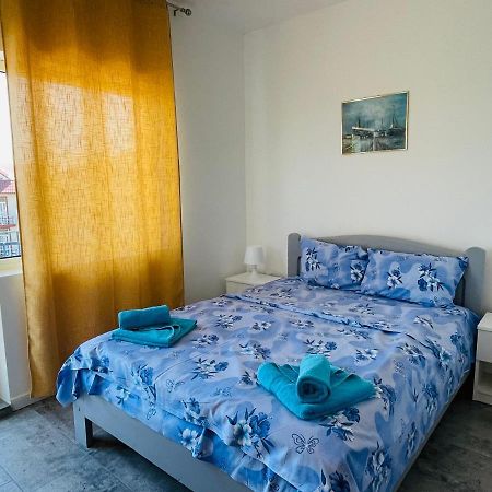 Pierre La Tarmul Marii -Primim Vouchere Vacanta Hostel คอสติเนช ภายนอก รูปภาพ