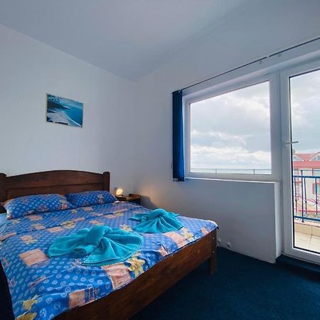Pierre La Tarmul Marii -Primim Vouchere Vacanta Hostel คอสติเนช ภายนอก รูปภาพ