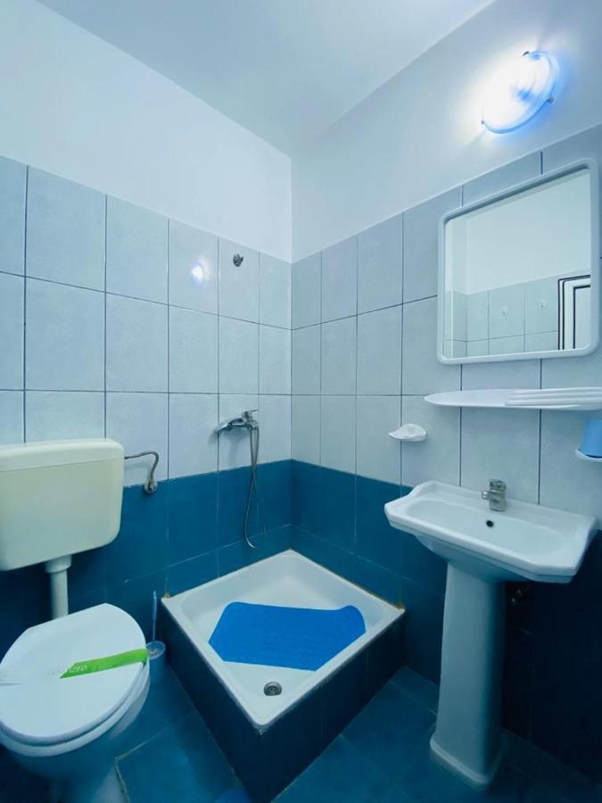 Pierre La Tarmul Marii -Primim Vouchere Vacanta Hostel คอสติเนช ภายนอก รูปภาพ
