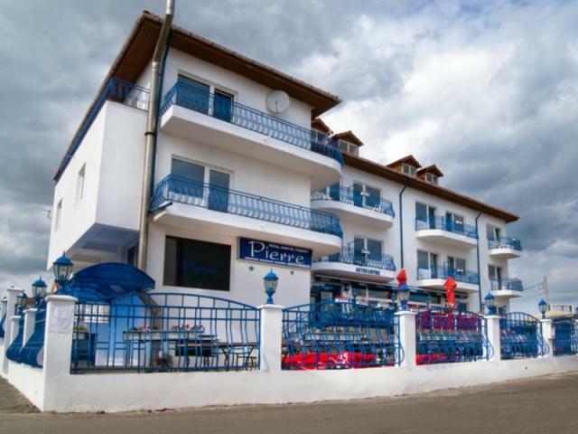 Pierre La Tarmul Marii -Primim Vouchere Vacanta Hostel คอสติเนช ภายนอก รูปภาพ